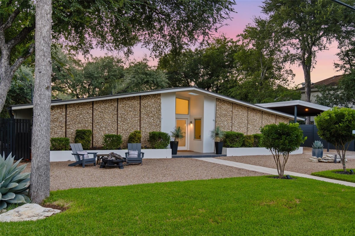 View 412 Ridgewood RD in Ridgewood Village Sec 02 412 Ridgewood RD - front exterior - Luxury home in Ridgewood Village Sec 02, West Lake Hills, TX