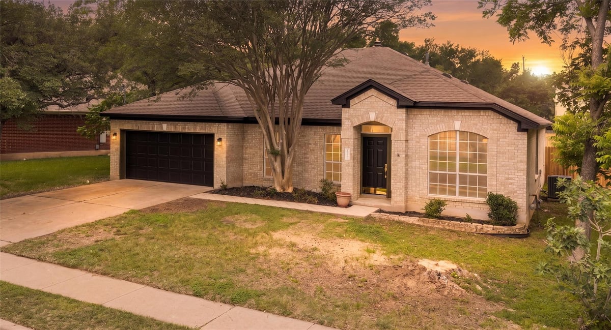 412 Tamara DR - front exterior - Luxury home in Sierra Vista Sec 02, Georgetown, TX