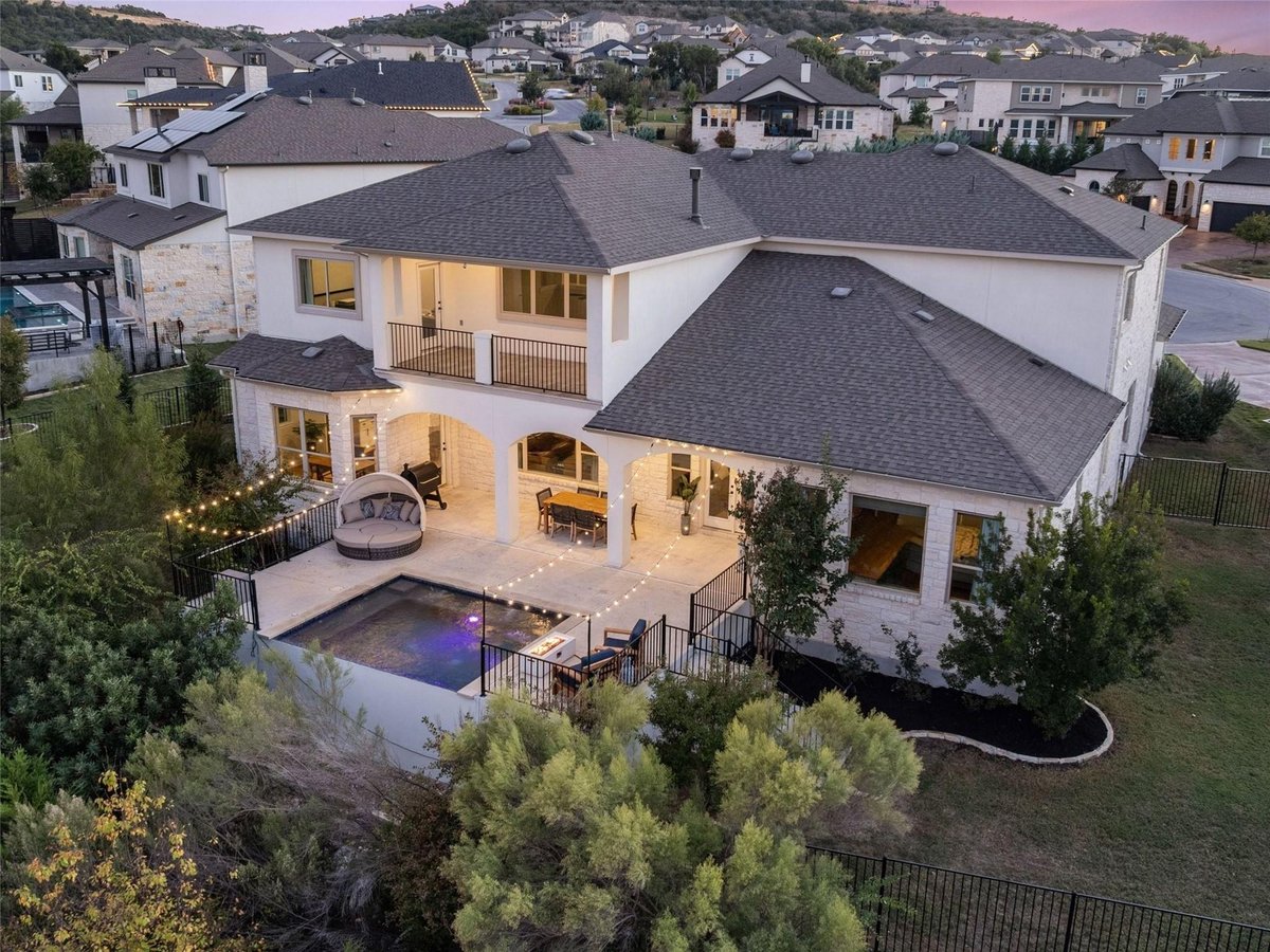 413 Mercer Falls Rd - front exterior - Luxury home in Rough Hollow, Lakeway, TX