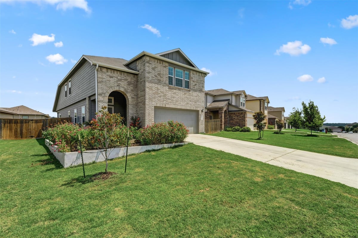 View 413 Perfect World LOOP in Eastwood 413 Perfect World LOOP - property photo 1 - Luxury home in Eastwood, Jarrell, TX
