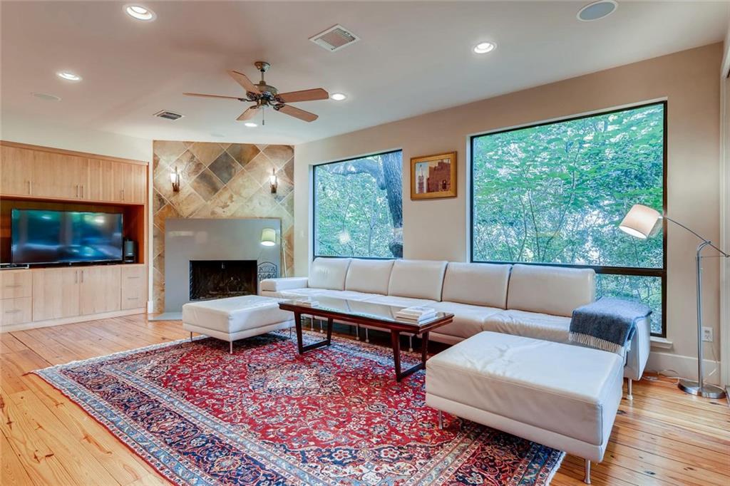 View 413 W LIVE OAK St in Sheltons 413 W LIVE OAK St - property photo 1 - Luxury home in Sheltons, Austin, TX