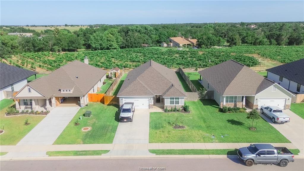 4130 Vintage Estates CT - front exterior - Luxury home in Vintage Estates, Bryan, TX