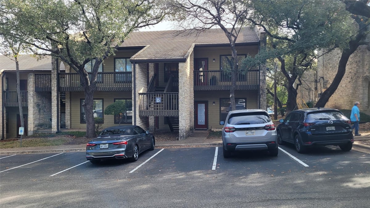 View 4131 Spicewood Springs RD Unit #D3 in Spicewood Forest Office Condom 4131 Spicewood Springs RD Unit #D3 - front exterior - Luxury home in Spicewood Forest Office Condom, Austin, TX