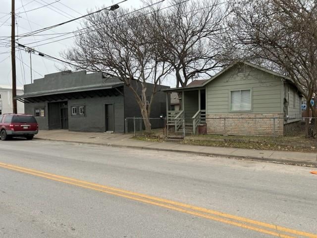 View 415 & 417 Robert T Martinez Jr St in Buena Vista 415 & 417 Robert T Martinez Jr St - front exterior - Luxury home in Buena Vista, Austin, TX