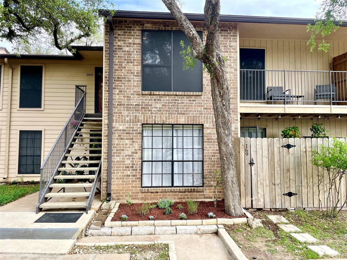 Living area at 4159 Steck Ave Unit #169 - 2 bed 1 bath home