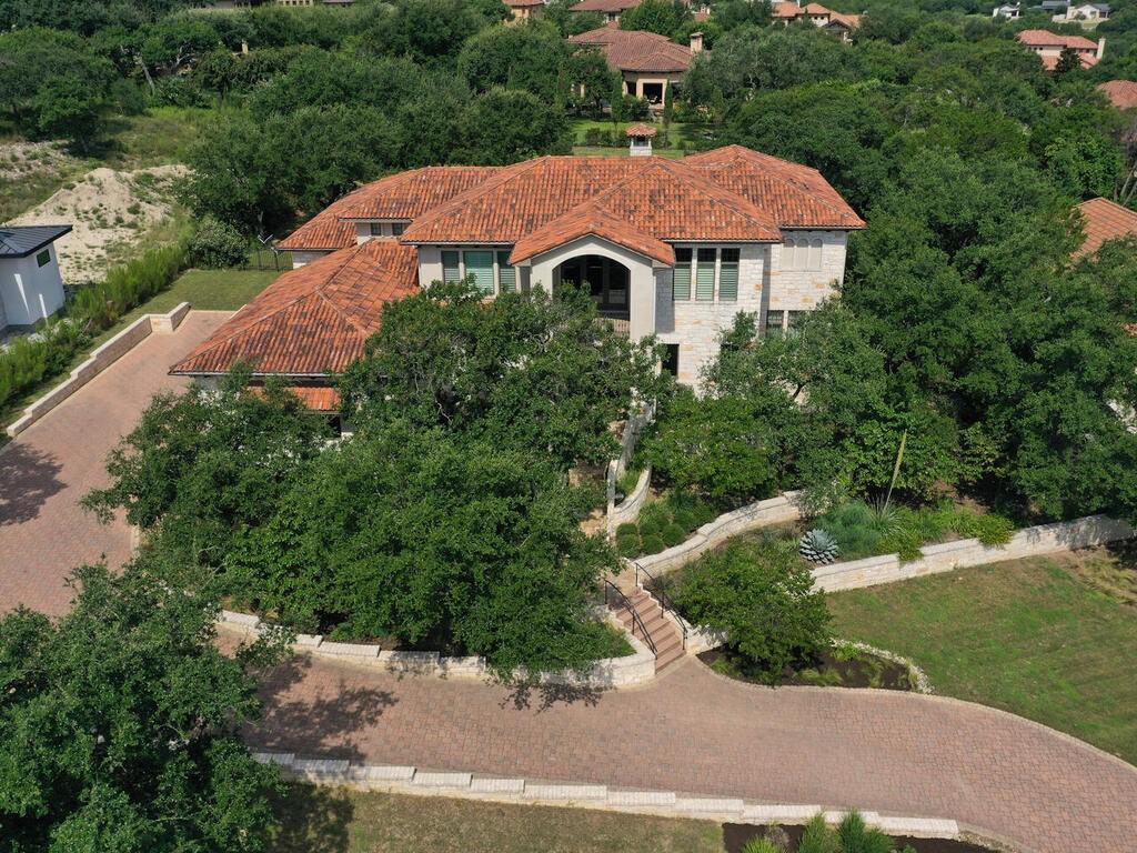 416 Brandon WAY - property photo 1 - Luxury home in Seven Oaks Sec 05, Austin, TX