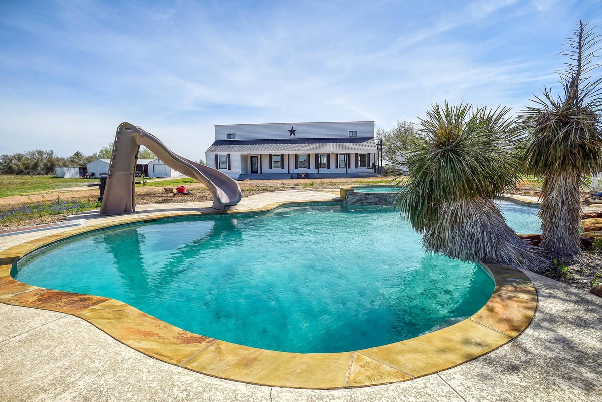 View 4165 Pin Oak Rd in Noah Carnes League A-27 4165 Pin Oak Rd - property photo 1 - Luxury home in Noah Carnes League A-27, Muldoon, TX