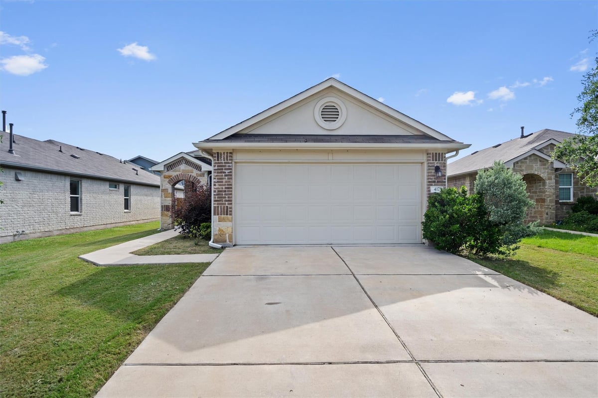 417 Dubina Ave - front exterior - Luxury home in FAIRHAVEN, Georgetown, TX