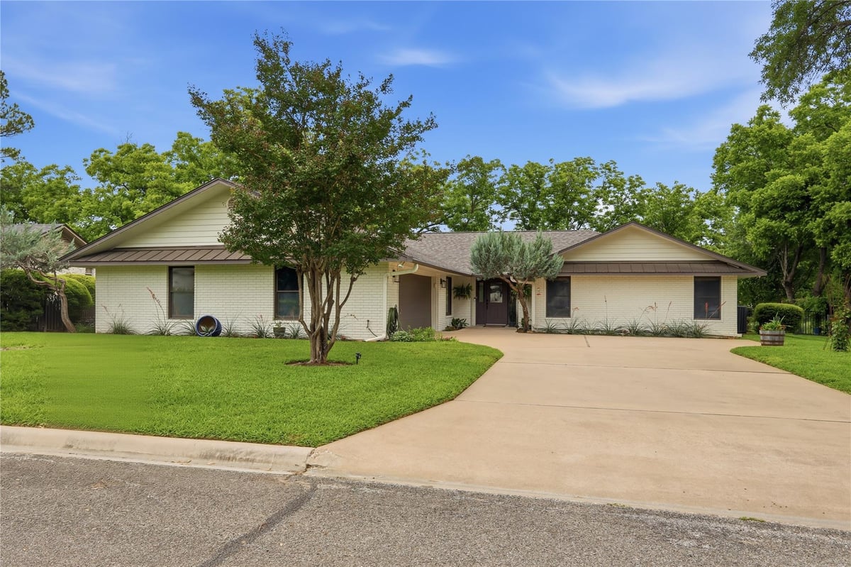 Kitchen at 417 Olympia Fields - 4 bed 2 bath home