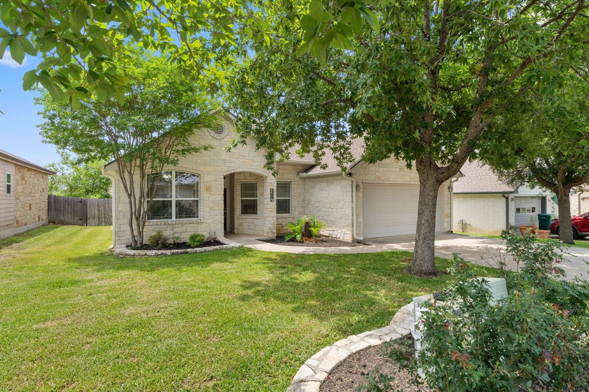 View 417 Spyglass ST in Meadowlakes 417 Spyglass ST - front exterior - Luxury home in Meadowlakes, Meadowlakes, TX