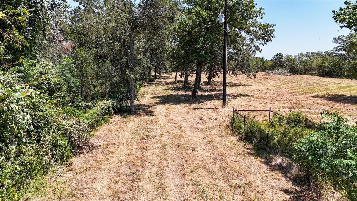 View 4177 Old Colony Line RD in Spanish Oak Acres 4177 Old Colony Line RD - property photo 1 - Luxury lot in Spanish Oak Acres, Lockhart, TX