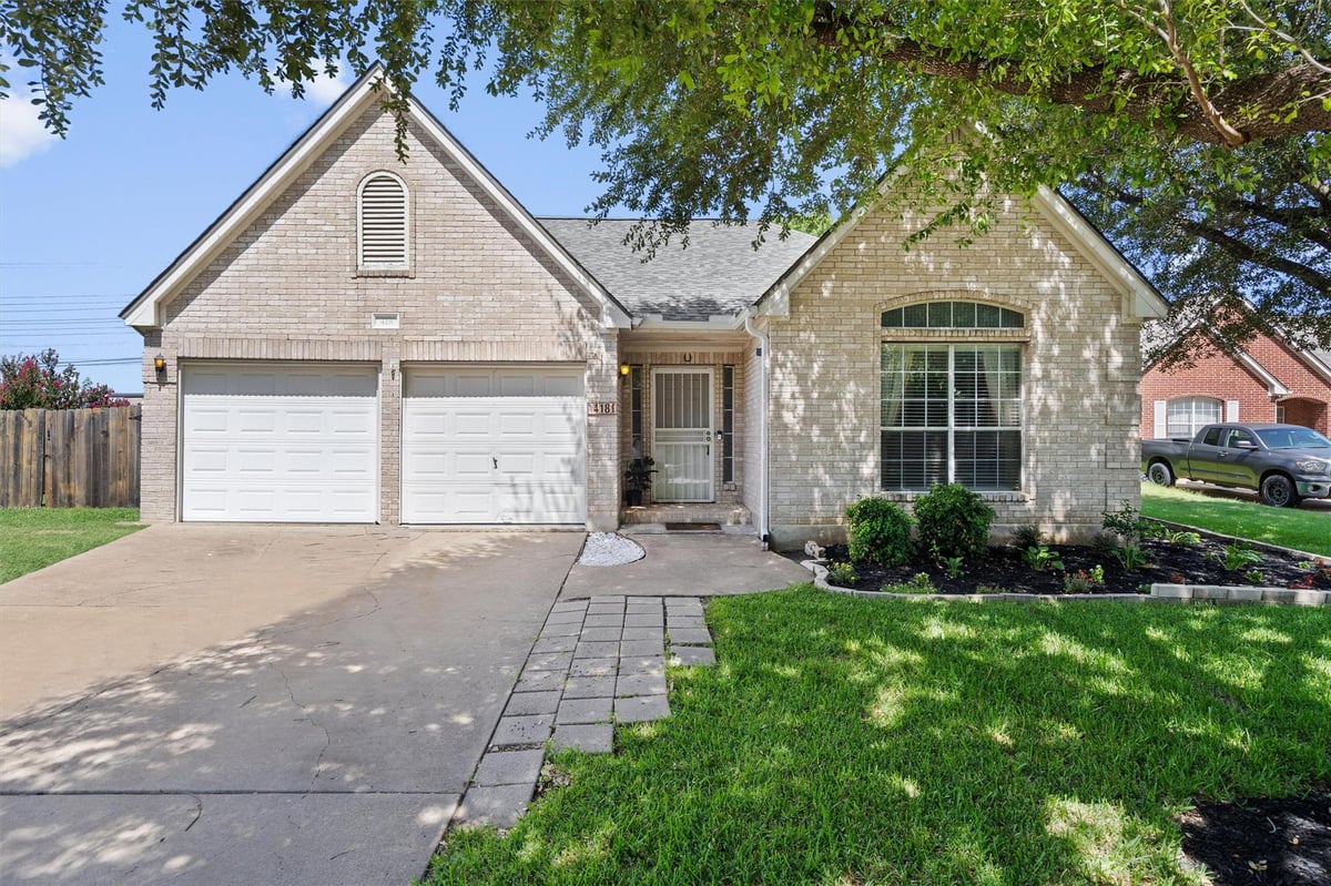 418 Keenland DR - front exterior - Luxury home in Stonehedge Sec 02, Georgetown, TX