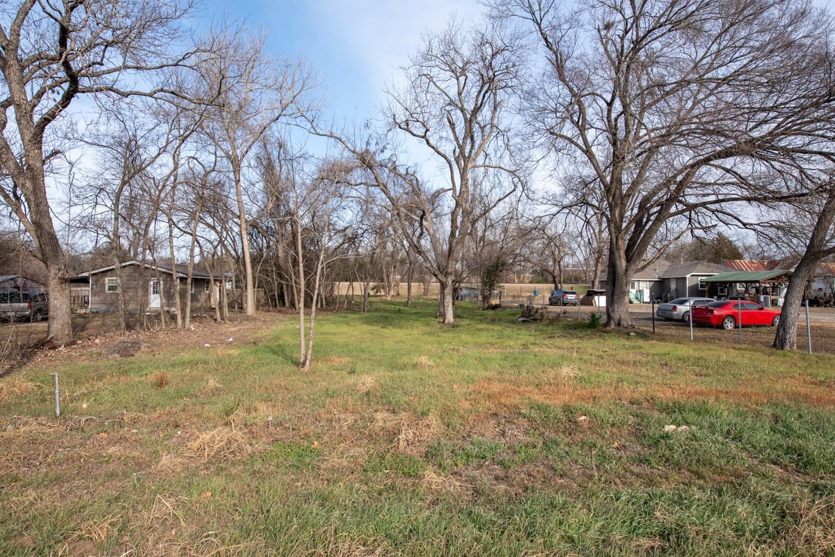 View 418 S Avenue D Ave in Smith, J S 418 S Avenue D Ave - front exterior - Luxury lot in Smith, J S, Elgin, TX