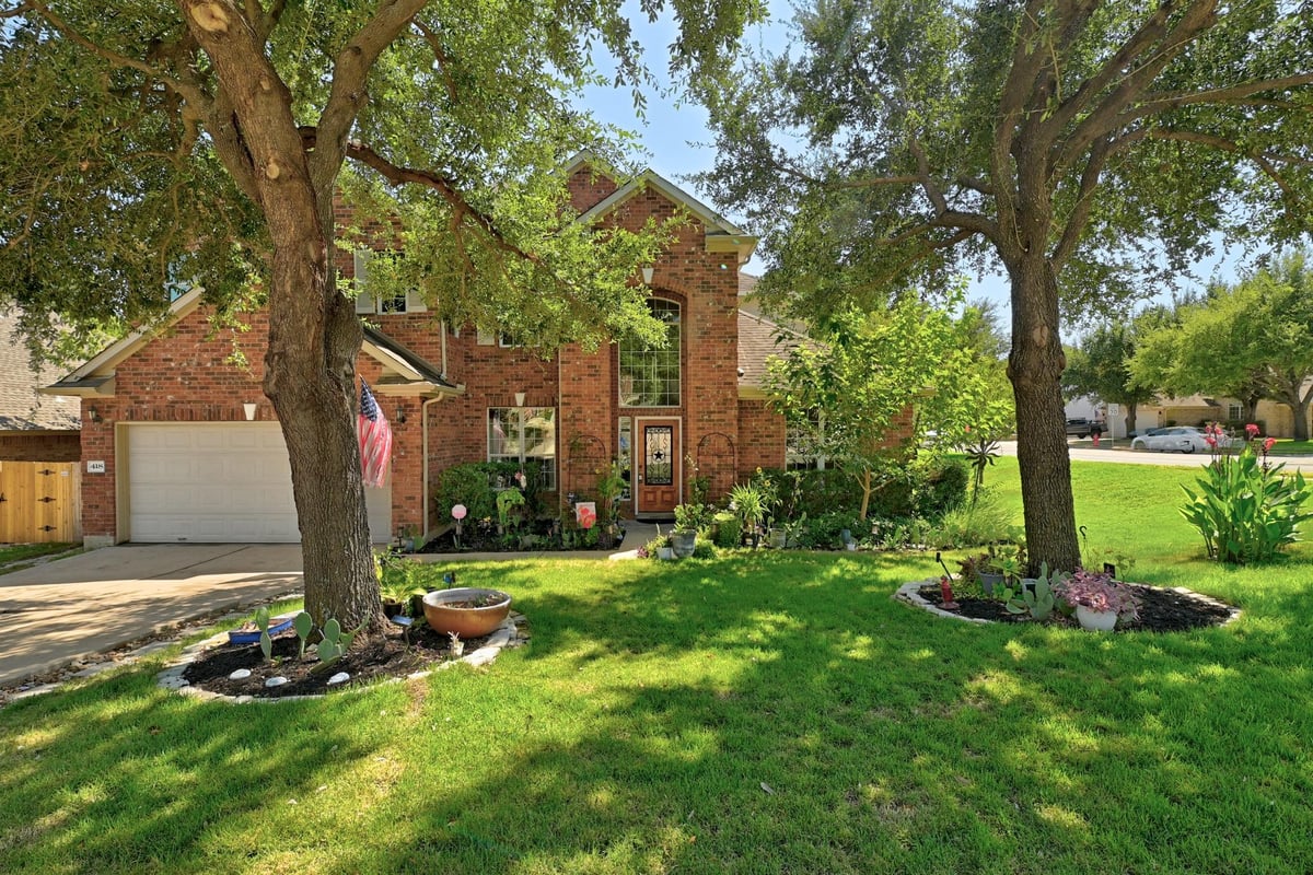 View 418 S Lynnwood TRL in Forest Oaks Sec 7 418 S Lynnwood TRL - property photo 1 - Luxury home in Forest Oaks Sec 7, Cedar Park, TX