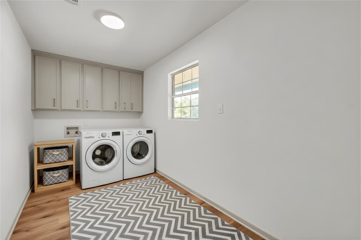 Bathroom at 42 Great West Loop - 4 bed 2 bath home