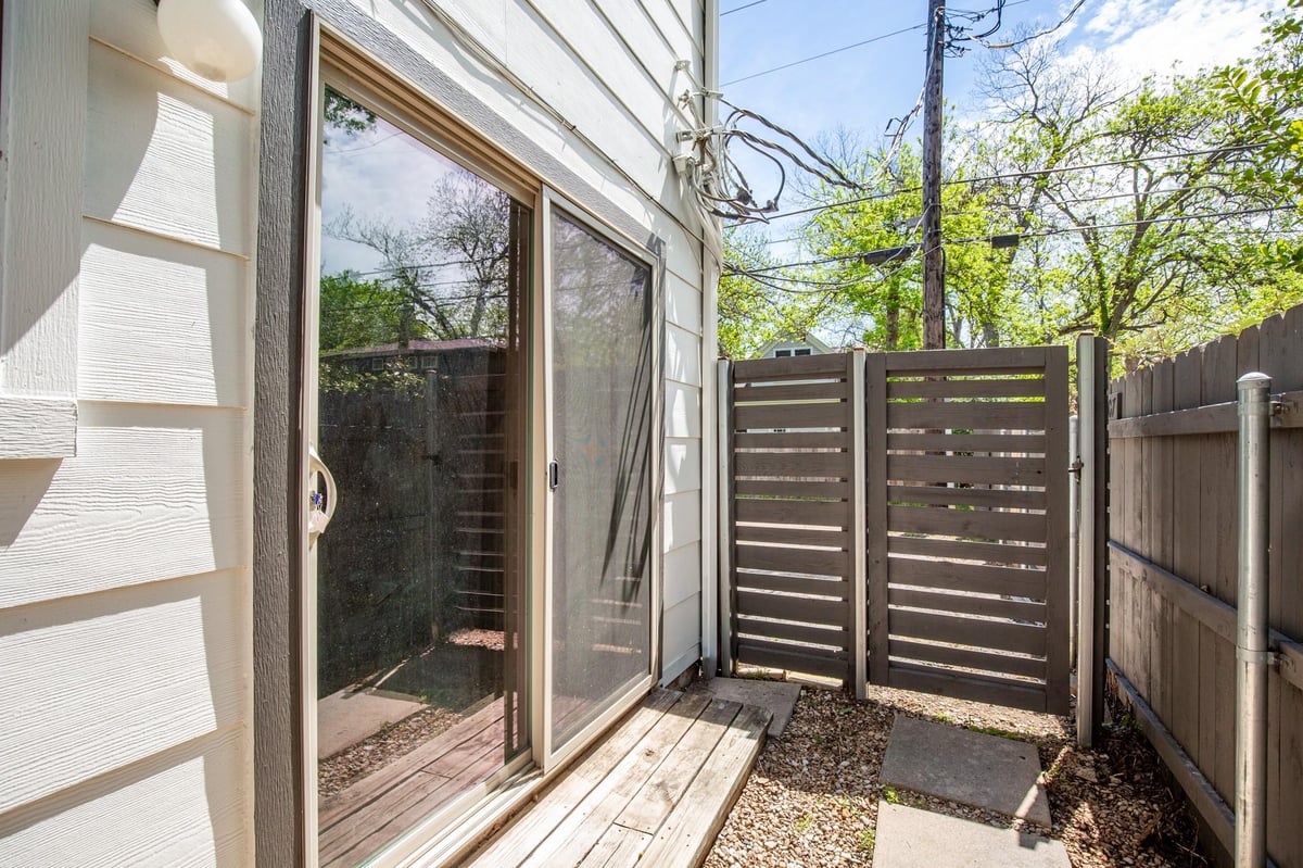 View 4205 Speedway Ave Unit #107 in Hyde Park 4205 Speedway Ave Unit #107 - front exterior - Luxury home in Hyde Park, Austin, TX