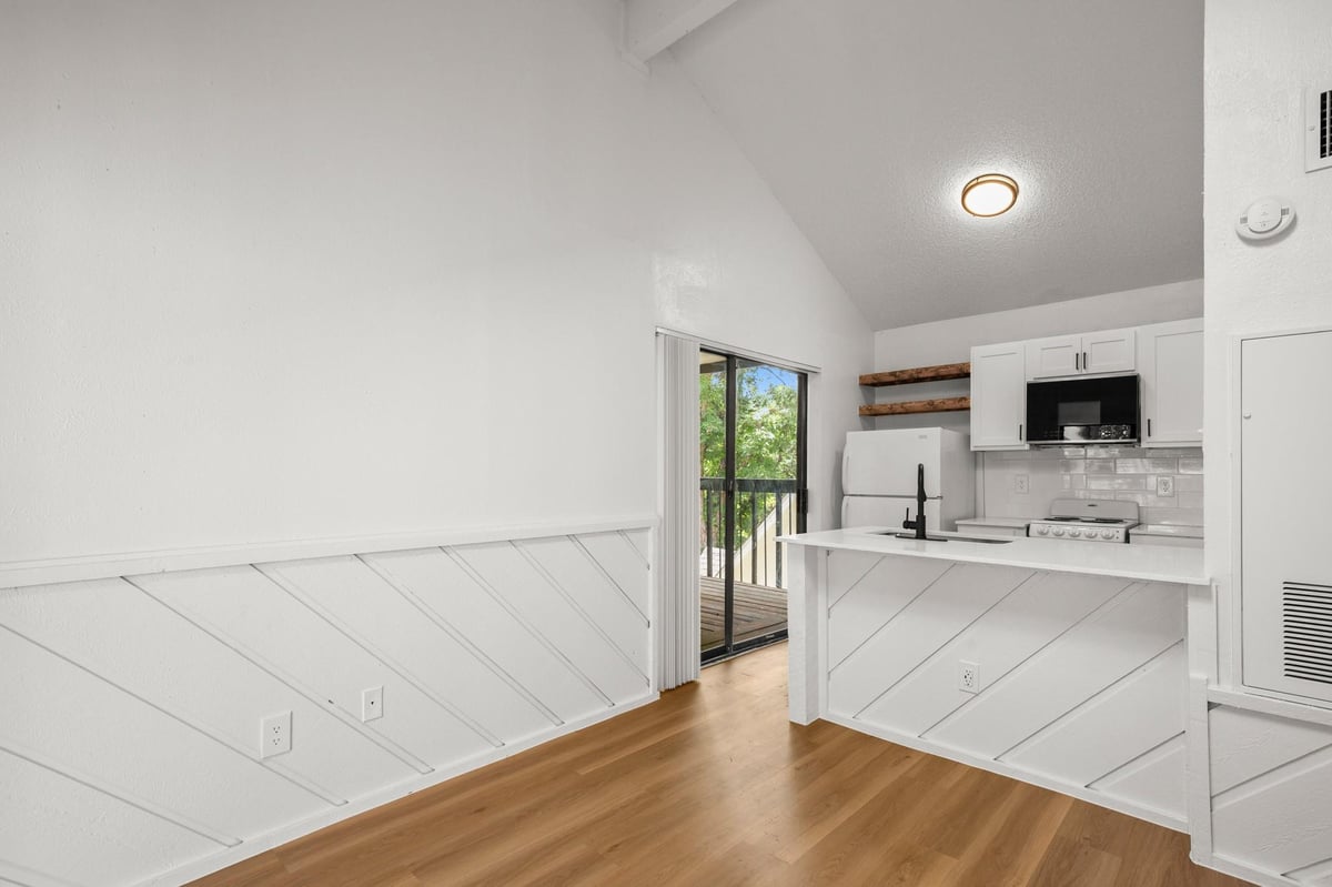 View 4205 Speedway Ave Unit #301 in Hyde Park 4205 Speedway Ave Unit #301 - property photo 1 - Luxury home in Hyde Park, Austin, TX