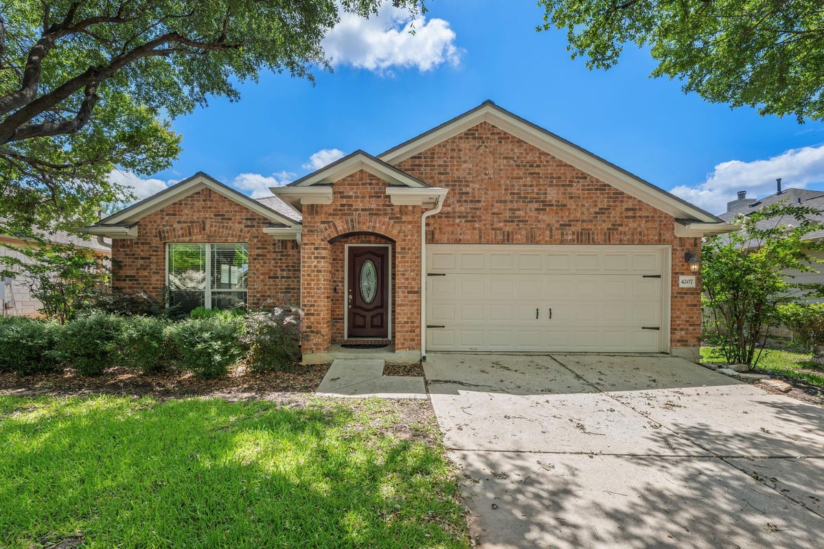 View 4207 Flat Stone CT in Teravista Sec 08 4207 Flat Stone CT - front exterior - Luxury home in Teravista Sec 08, Round Rock, TX