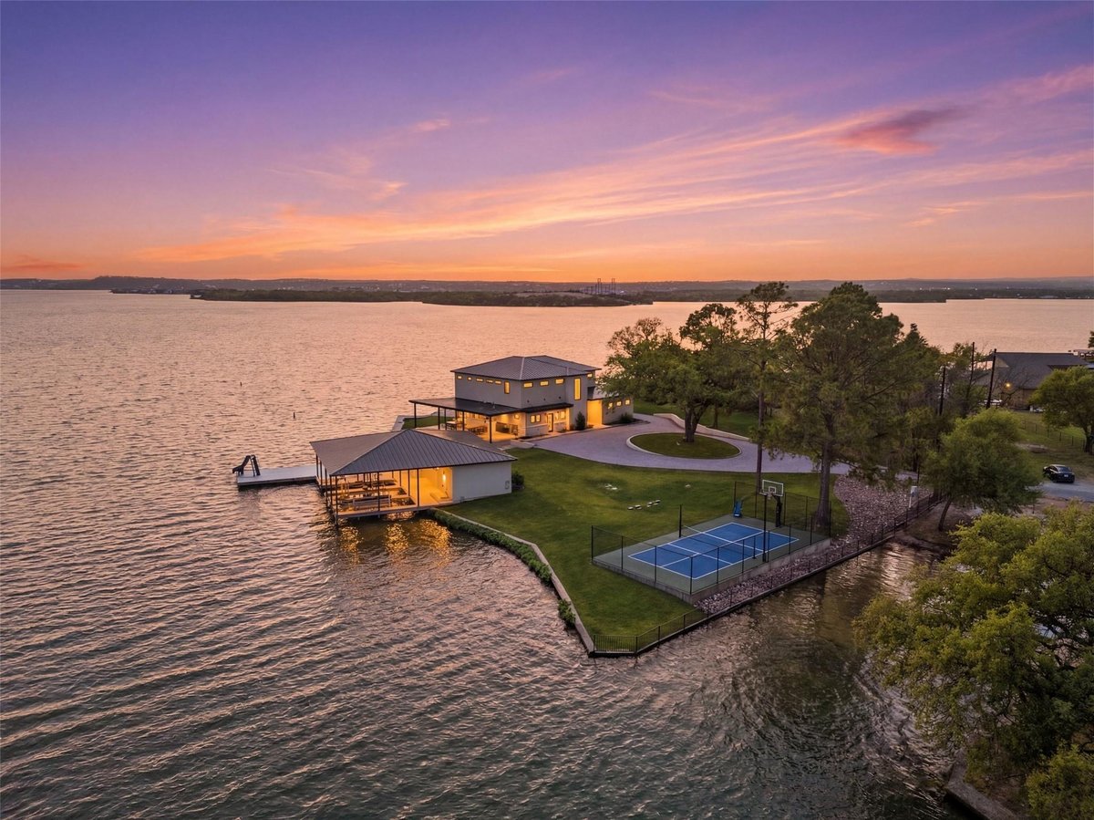View 421 Hillview Dr in Castle Hills 421 Hillview Dr - front exterior - Luxury home in Castle Hills, Granite Shoals, TX