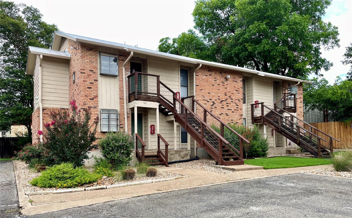 View 421 W San Antonio ST Unit #i 2 in Pecan Creek Condo 421 W San Antonio ST Unit #i 2 - front exterior - Luxury home in Pecan Creek Condo, San Marcos, TX