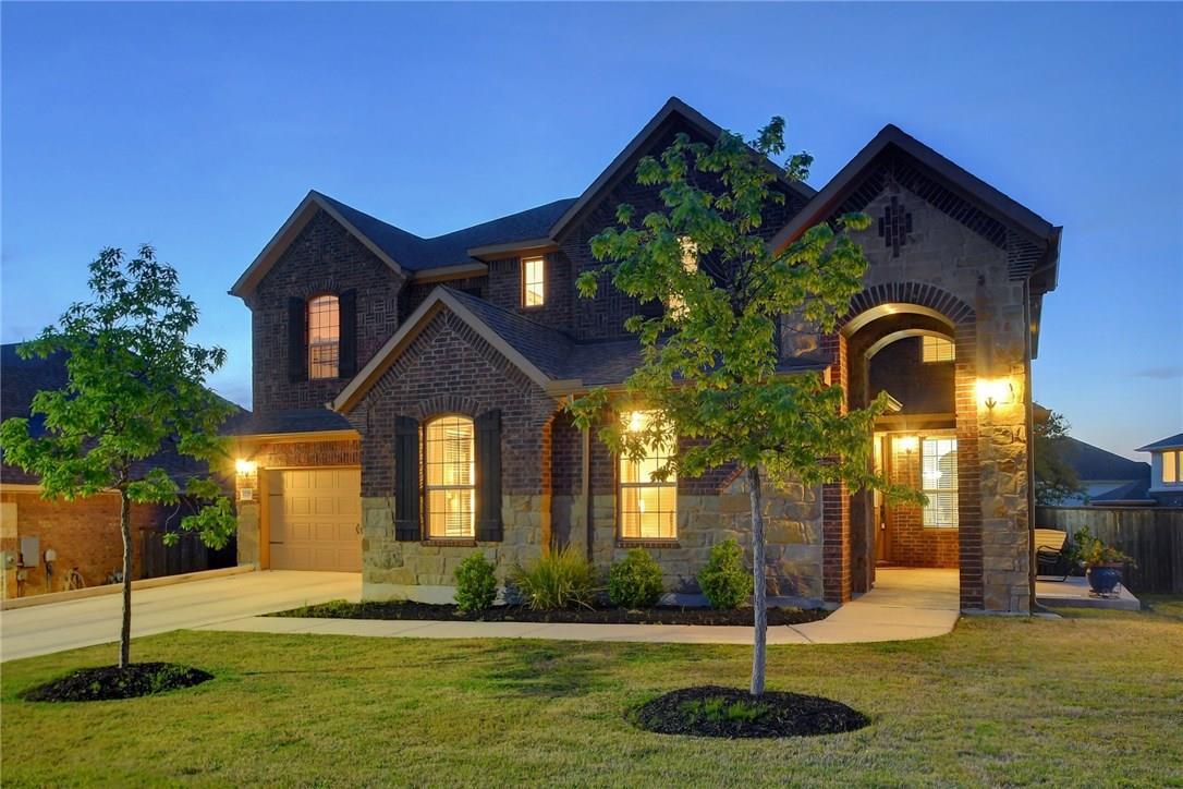 Living area at 4229 Valley Oaks Dr - 6 bed 4 bath home