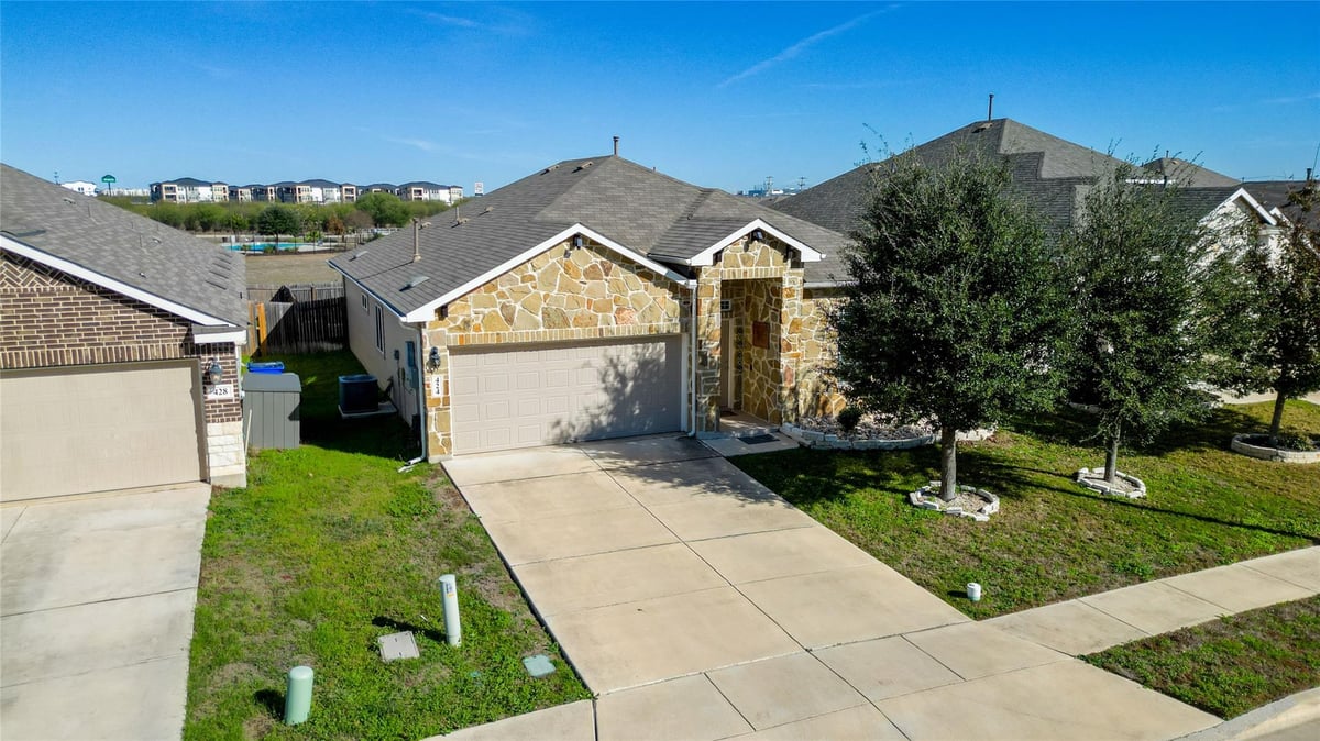 View 424 Agave Flats DR in HEATHER GLEN PHASE 1 424 Agave Flats DR - front exterior - Luxury home in HEATHER GLEN PHASE 1, New Braunfels, TX