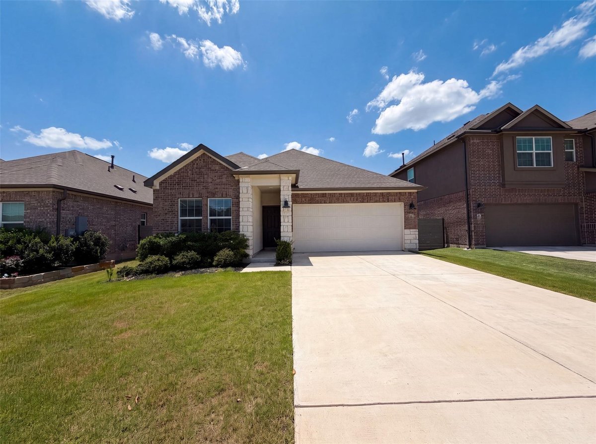 424 Wolf Springs RD - front exterior - Luxury home in Wolf Ranch, Georgetown, TX