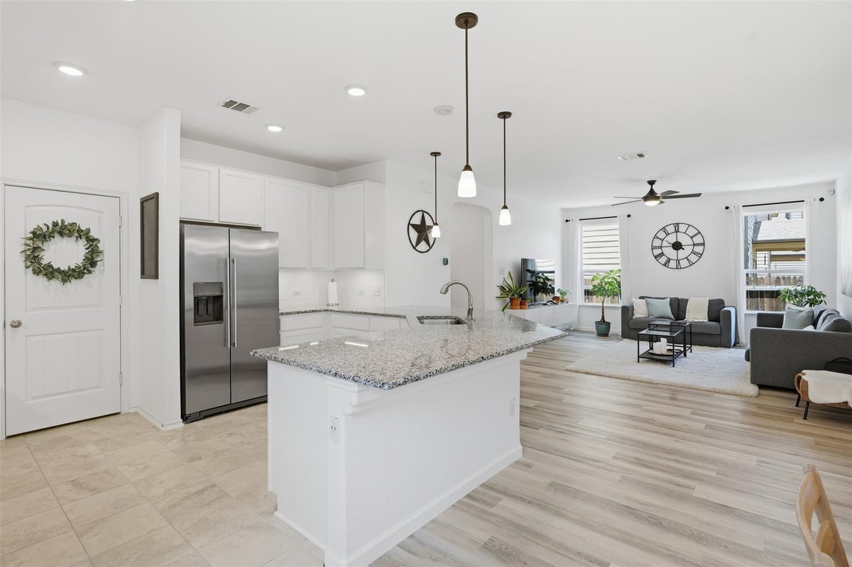 425 Conchillos DR - front exterior - Luxury home in LA CONTERRA, Georgetown, TX