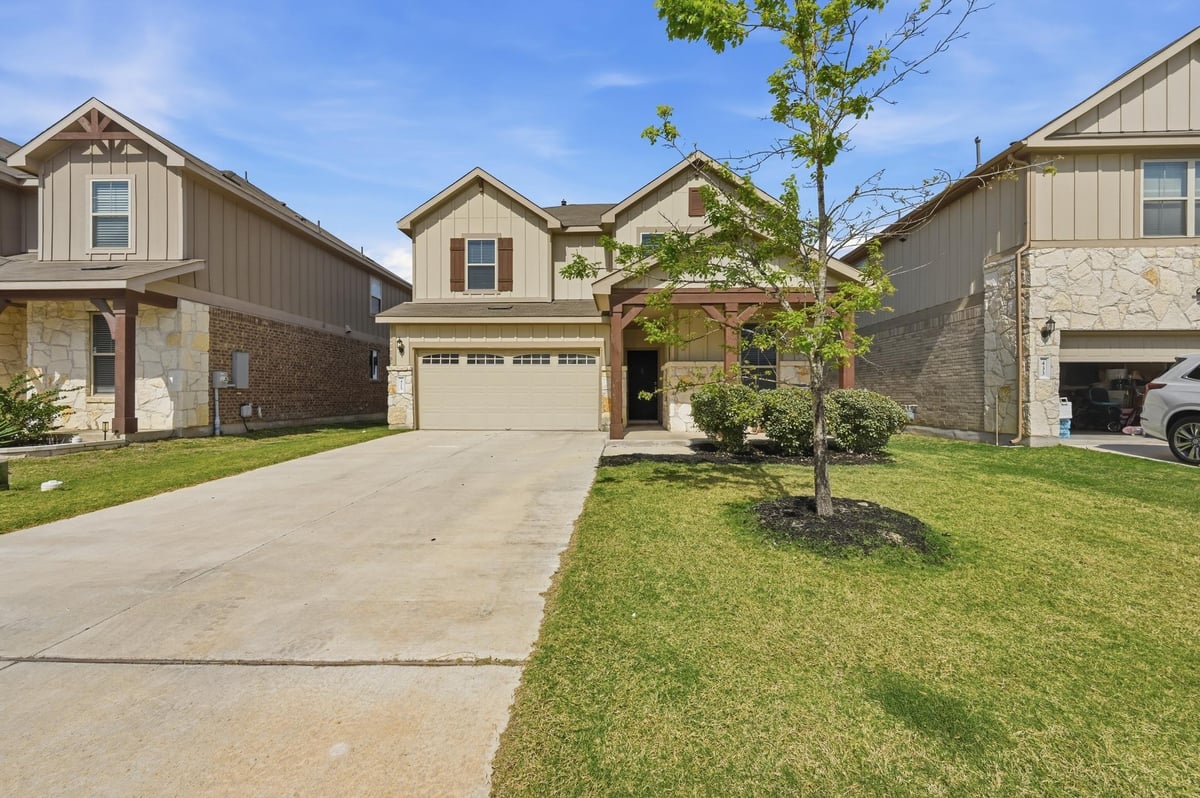 Living area at 425 Purple Heart Dr - 3 bed 2 bath home