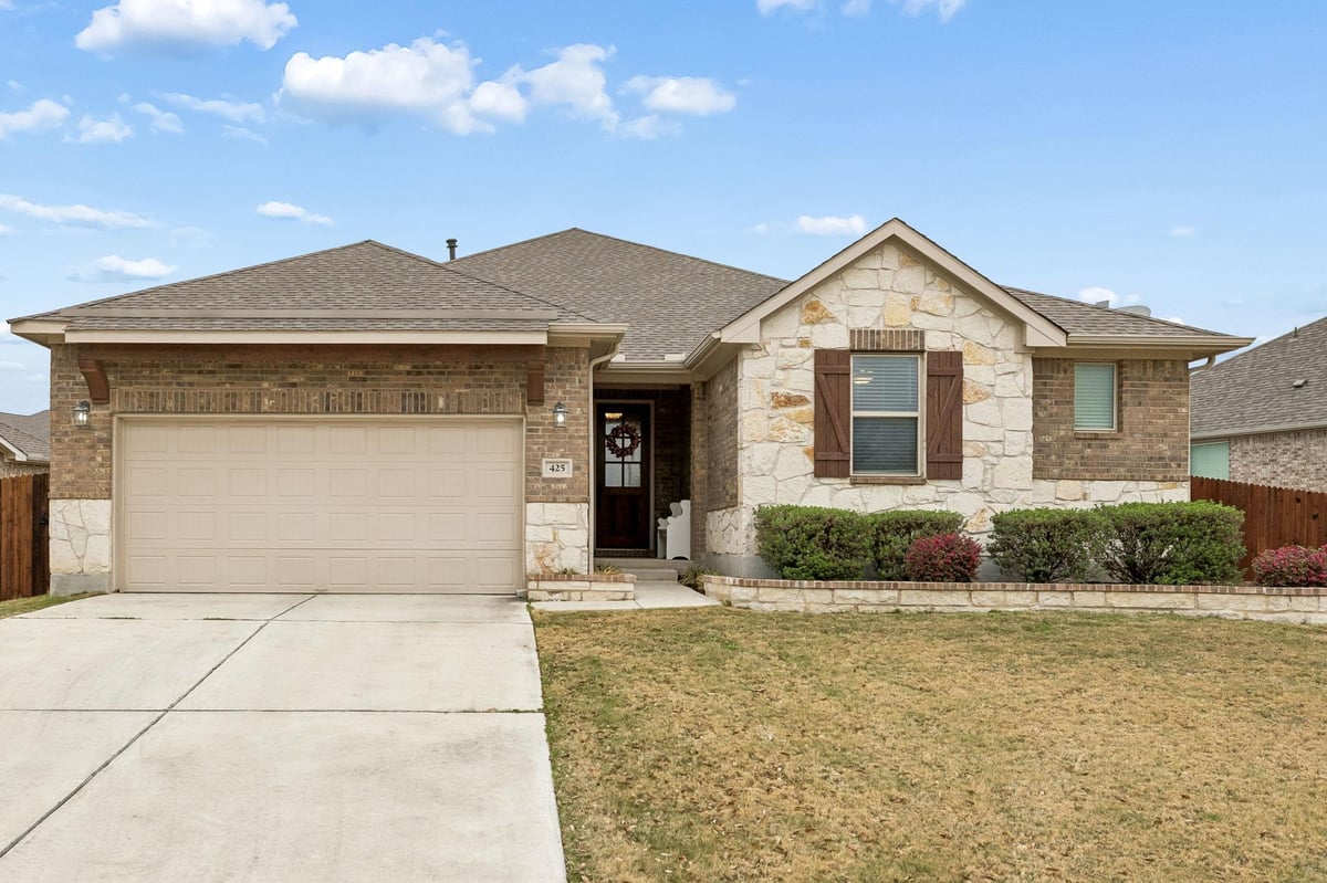View 425 Windom Way in Vista Pointe Sub Ph 1 425 Windom Way - front exterior - Luxury home in Vista Pointe Sub Ph 1, Georgetown, TX