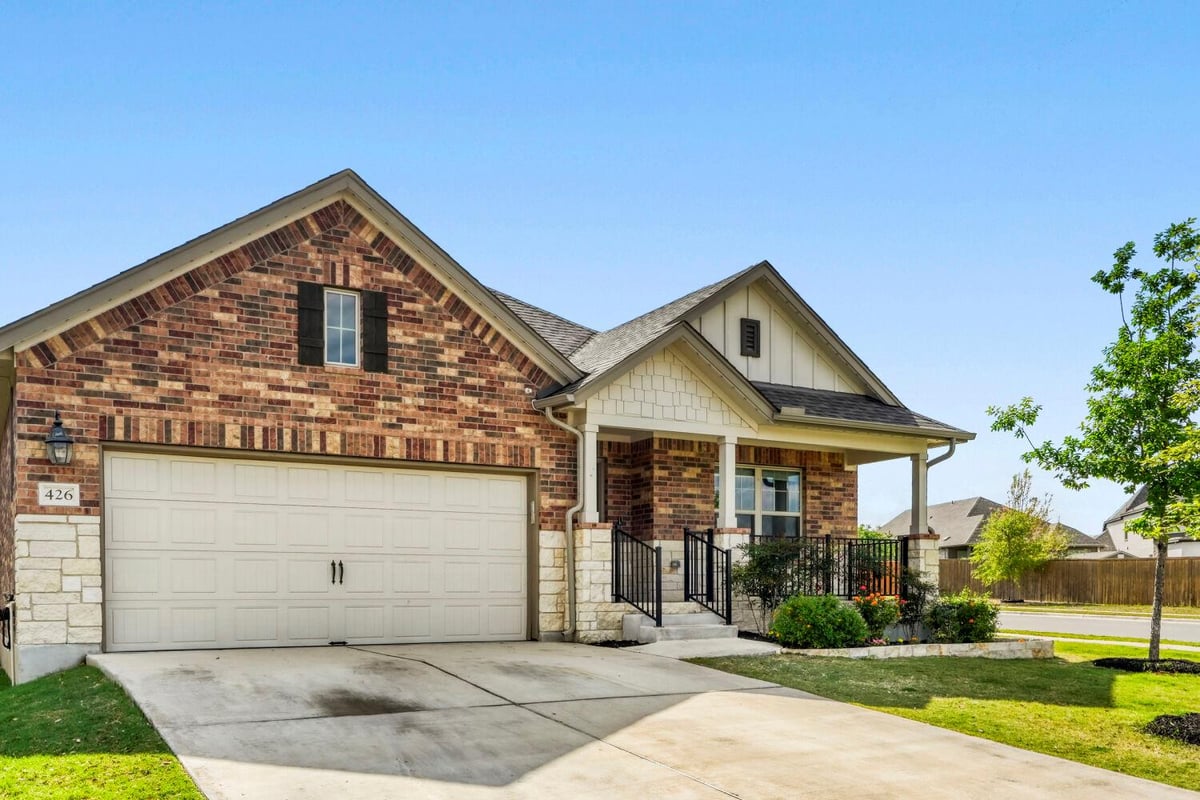 Living area at 426 Cold River Run - 4 bed 3 bath home