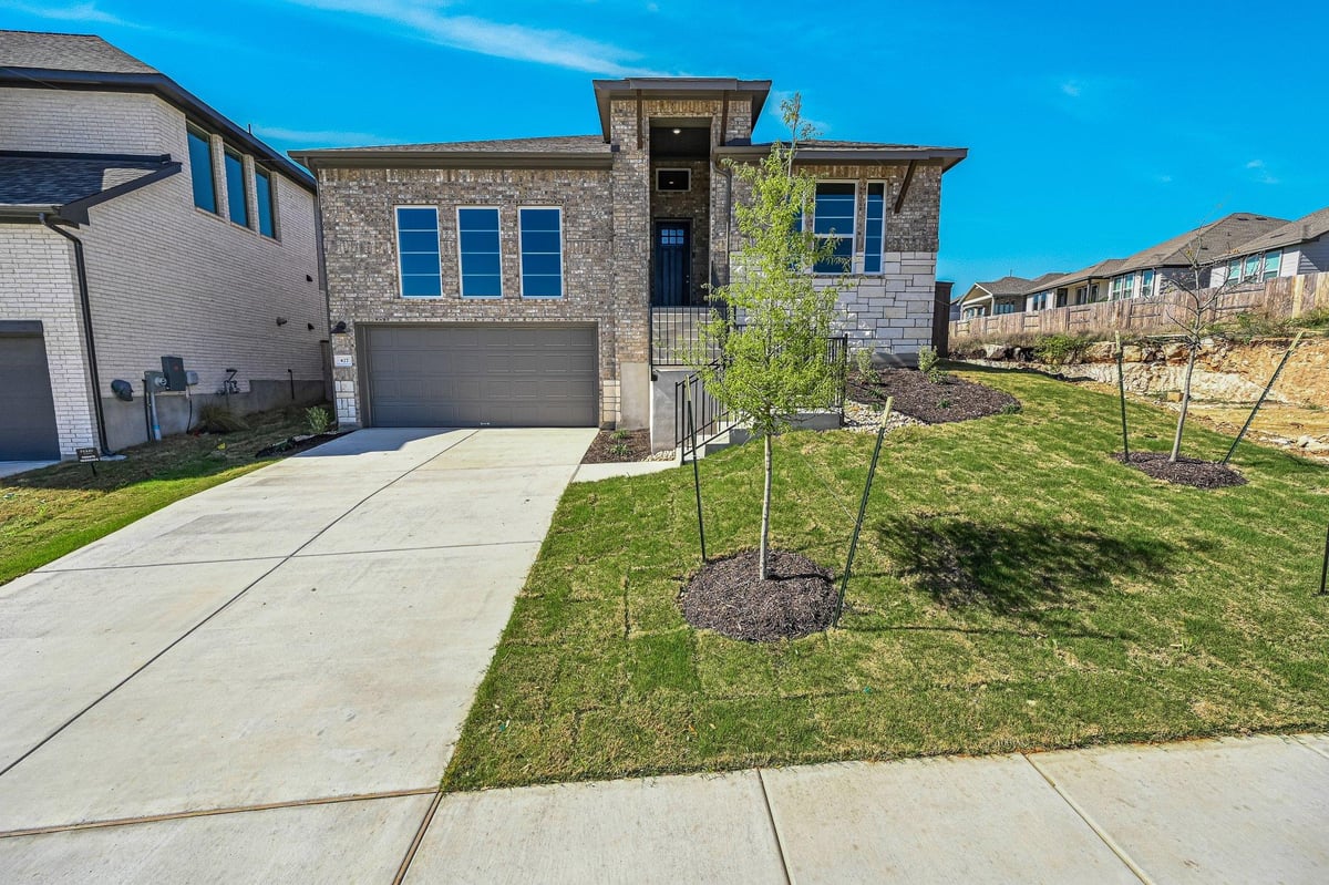 Living area at 427 Fountain Grass Dr - 3 bed 2 bath home