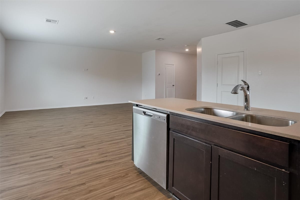 Bathroom at 428 Gabbro Gdns - 4 bed 2 bath home