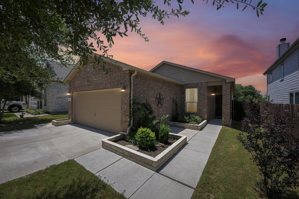 428 Los Cobos LN - front exterior - Luxury home in La Conterra North Ph 2, Georgetown, TX