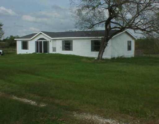 View 429 Wattsville RD 429 Wattsville RD - front exterior - Luxury home in Luling, TX