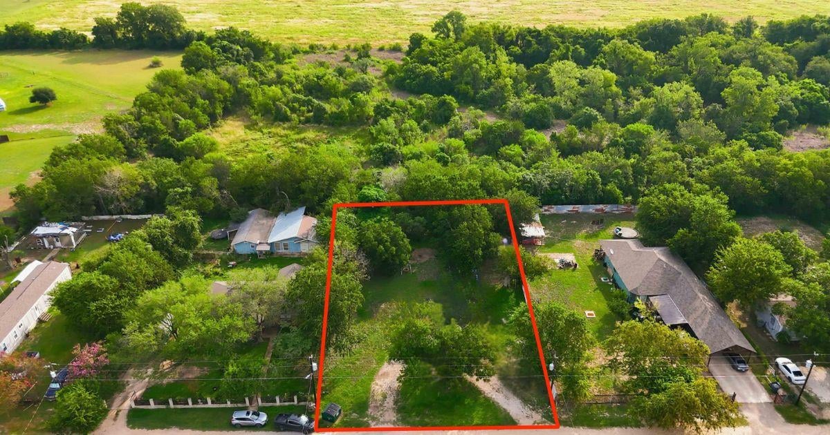 View 43 Skycrest DR in Martindale 43 Skycrest DR, photo 1 of 11, Martindale, Martindale, TX