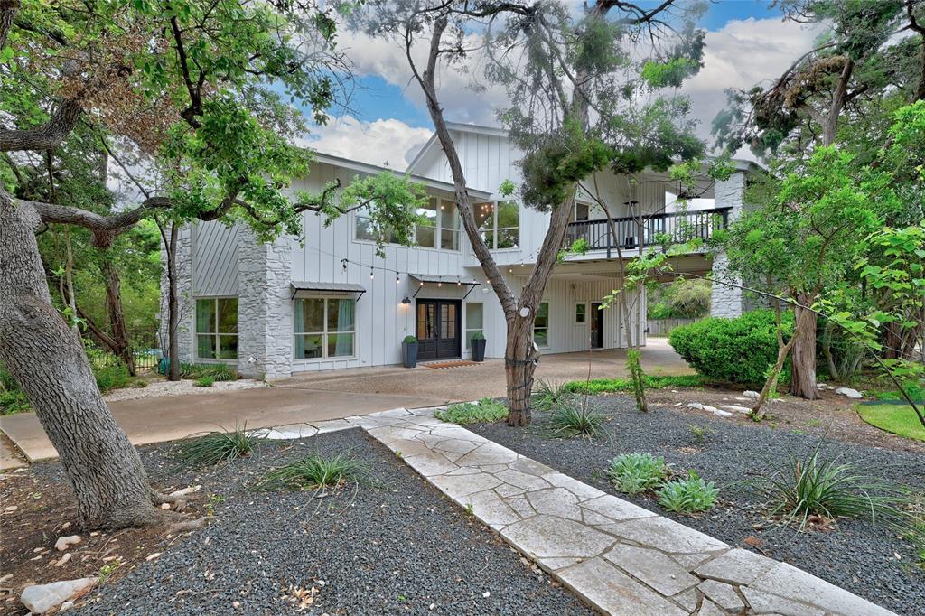 View 43 Sundown PKWY in Westlake Oaks 43 Sundown PKWY - front exterior - Luxury home in Westlake Oaks, Austin, TX
