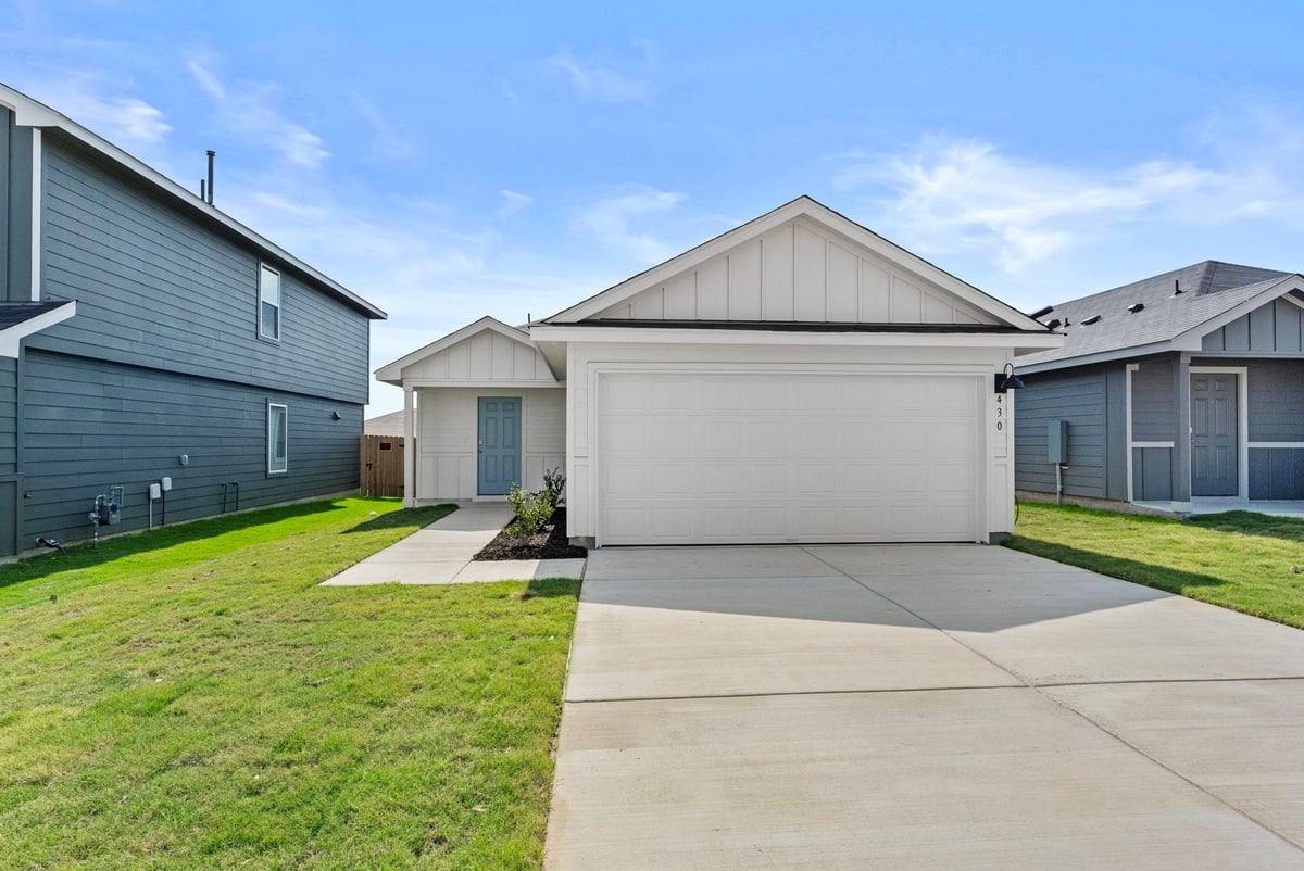 View 430 LOW PASTURE Trl in SUNSET OAKS 430 LOW PASTURE Trl - front exterior - Luxury home in SUNSET OAKS, Maxwell, TX