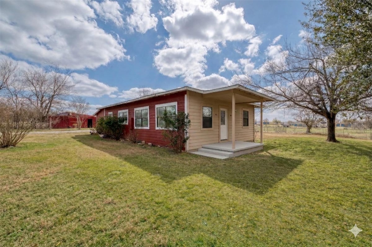 Living area at 430 N Fm 487 - 3 bed 1 bath home