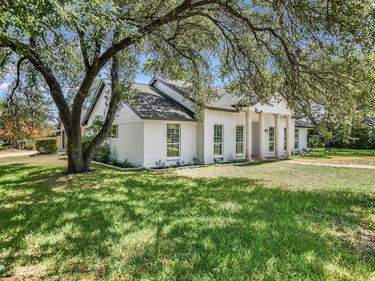View 4301 Balcones Woods DR in Balcones Woods Sec 01 4301 Balcones Woods DR - property photo 1 - Luxury home in Balcones Woods Sec 01, Austin, TX