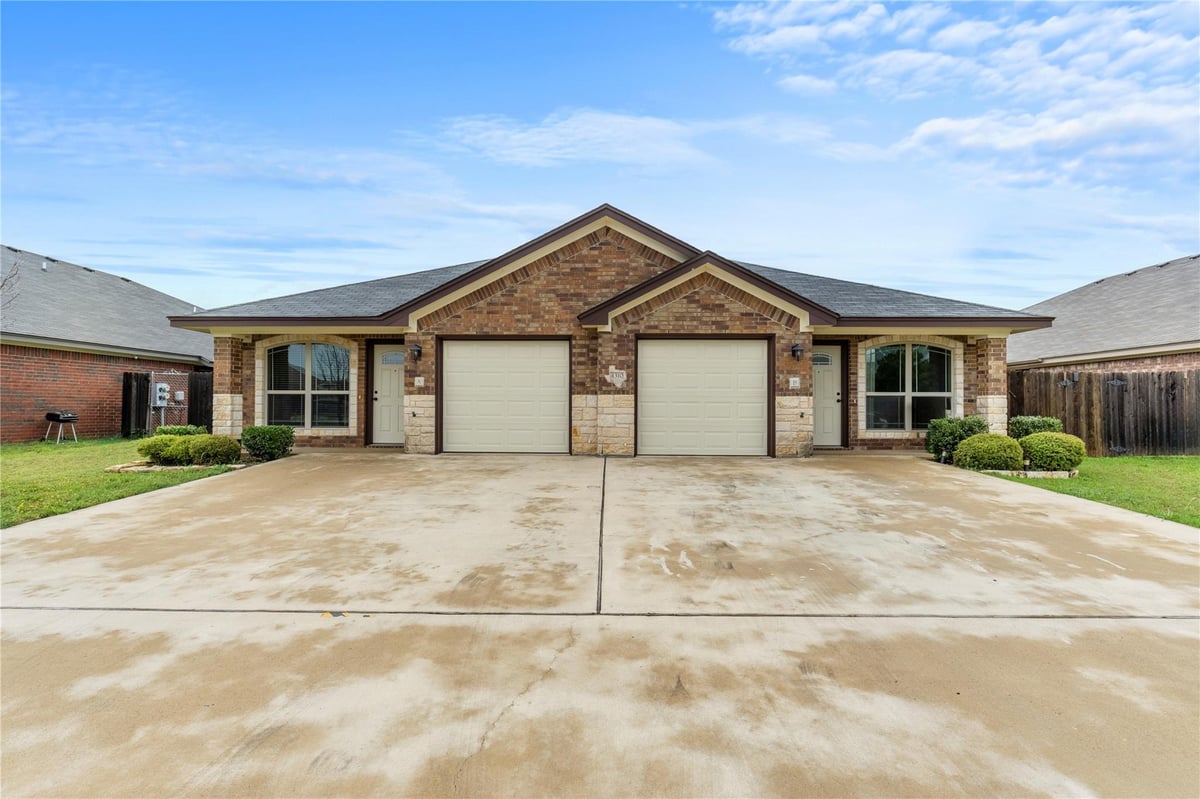 View 4310 Hunters Place DR in Hunters Place 4310 Hunters Place DR - front exterior - Luxury home in Hunters Place, Killeen, TX