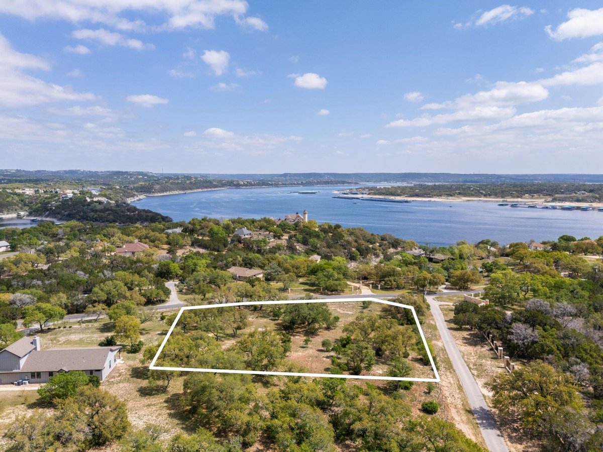 View 4318 Park Dr in Lakeshore Ranch 4318 Park Dr - front exterior - Luxury lot in Lakeshore Ranch, Lago Vista, TX