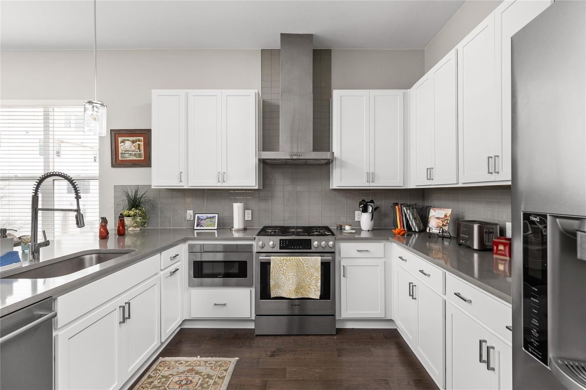 Living area at 4325 Jackson Ave Unit #2105 - 2 bed 1 bath home