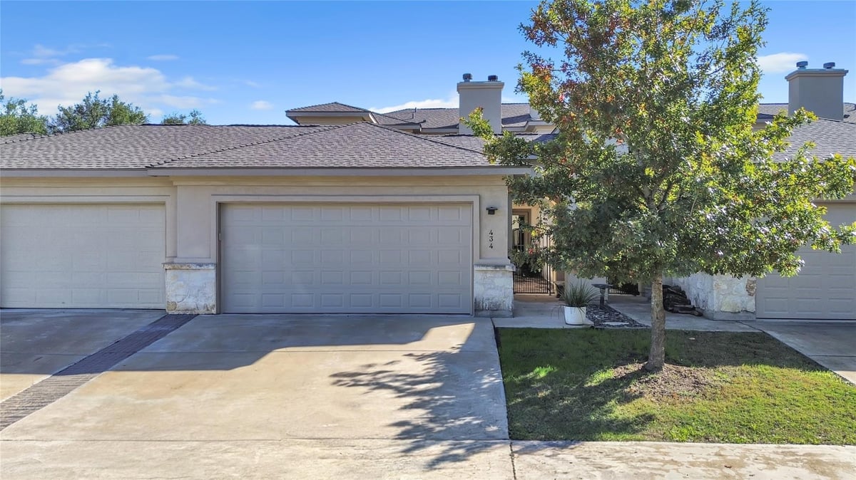 Living area at 434 Stagecoach Trl - 3 bed 2 bath home