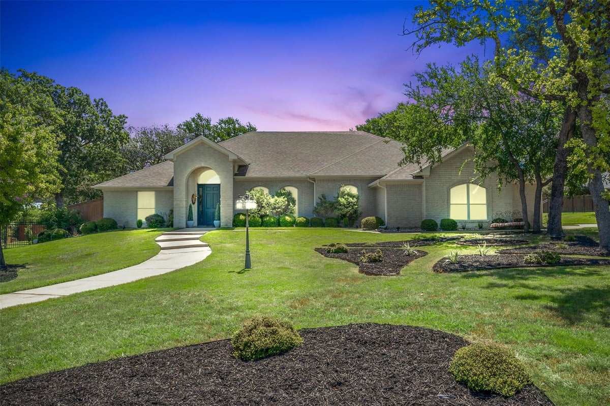 View 4340 Lago Vista Dr in Colinas Del Lago 4340 Lago Vista Dr - front exterior - Luxury home in Colinas Del Lago, Belton, TX