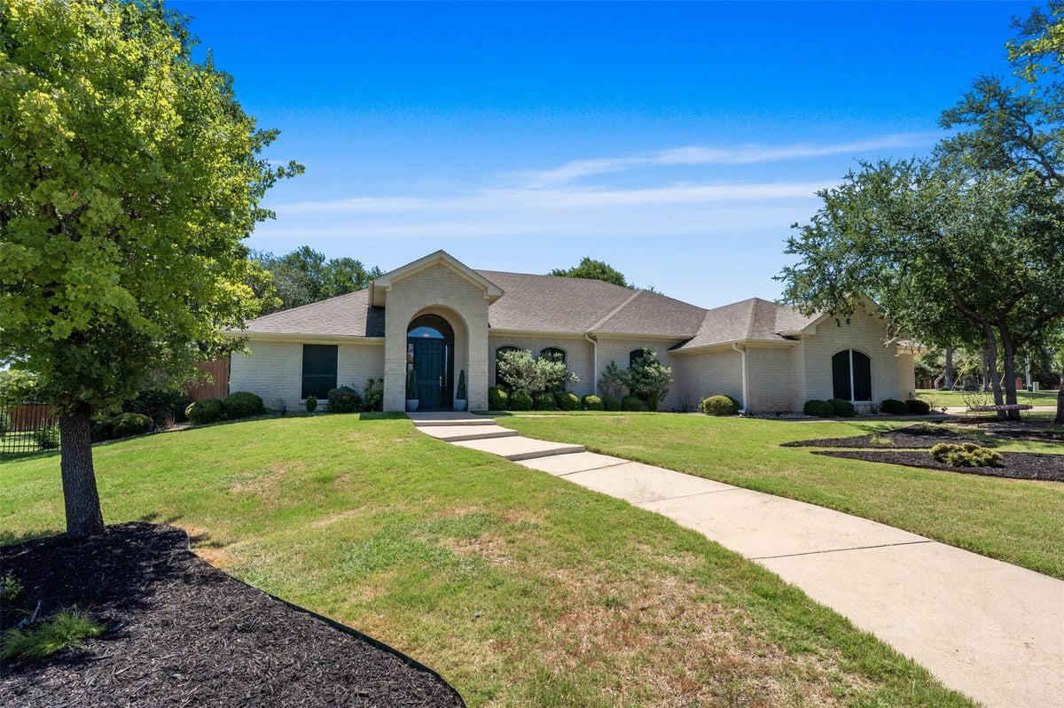 Kitchen at 4340 Lago Vista Dr - 4 bed 3 bath home