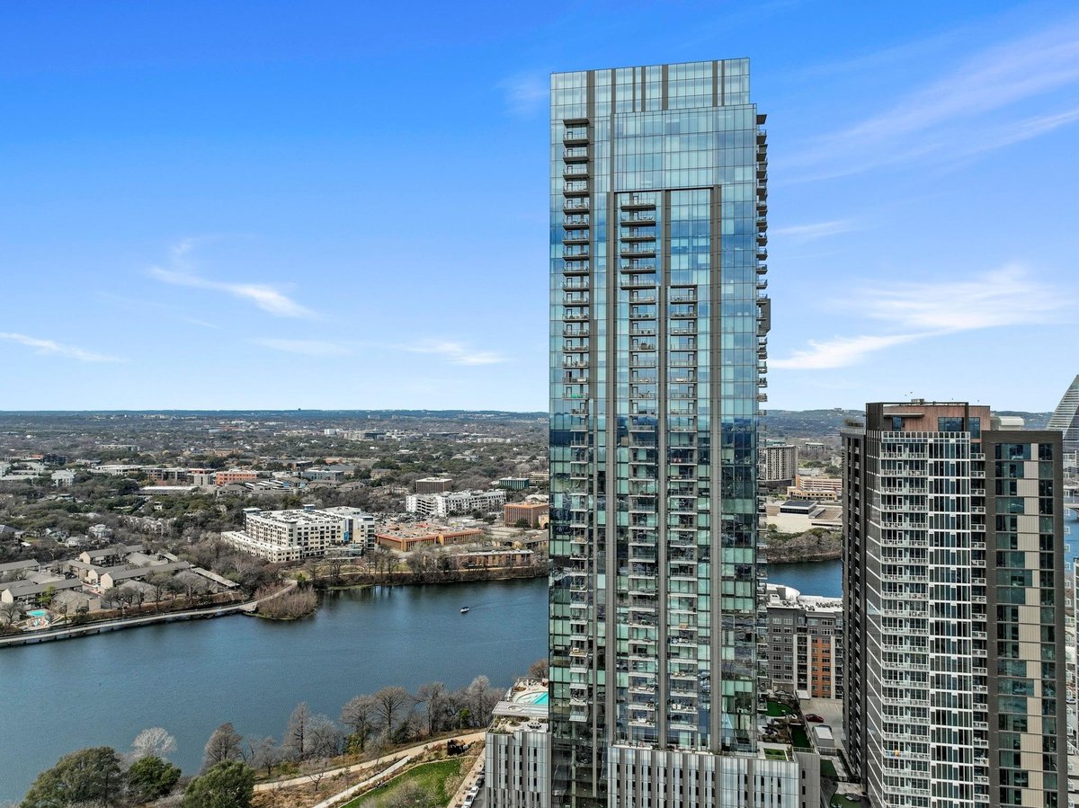 Living area at 44 East Ave Unit #1602 - 1 bed 1 bath home