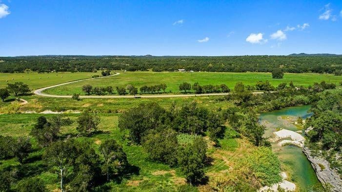 Primary bedroom at 440 Chimney Valley Rd - River Rdg Ranch Sub, Blanco, TX