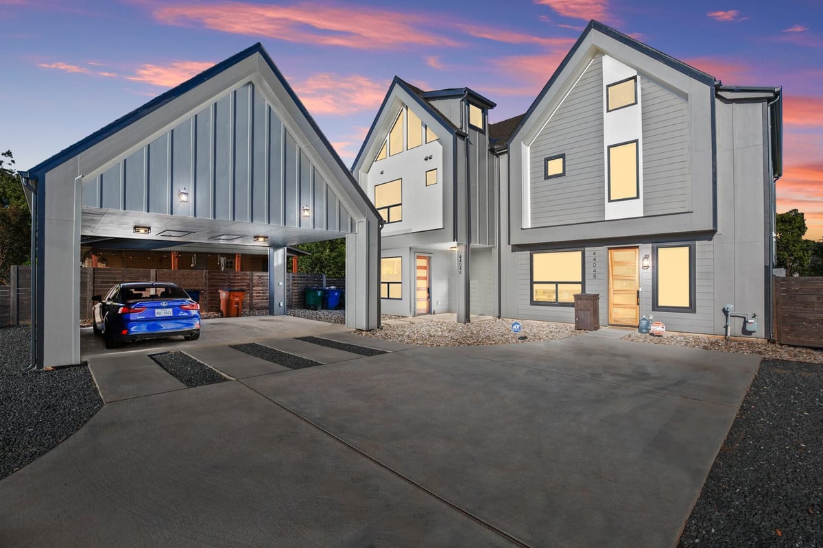 View 4404 Mount Vernon Dr Unit #A in Hilltop Add 4404 Mount Vernon Dr Unit #A - front exterior - Luxury home in Hilltop Add, Austin, TX