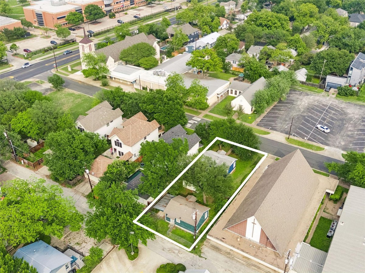 View 4408 Maybelle Ave in Alta Vista 4408 Maybelle Ave - front exterior - Luxury lot in Alta Vista, Austin, TX